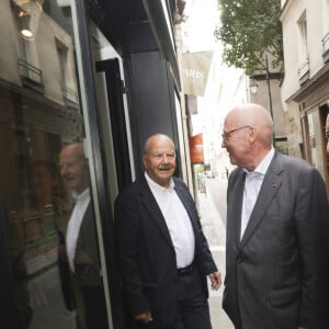 Exclusif - Marc Ladreit de Lacharrière (nouveau président d’honneur du Parcours des Mondes), Stéphane Martin (ancien président du musée du quai Branly qui était président d’honneur du Parcours des Mondes l'an dernier), Yves-Bernard Debie (directeur général du Parcours des Mondes), Emmanuel Kasarhérou (Président du musée du quai Branly) - Inauguration de la visite du Parcours des Mondes édition à Paris. © Jack Tribeca / Bestimage