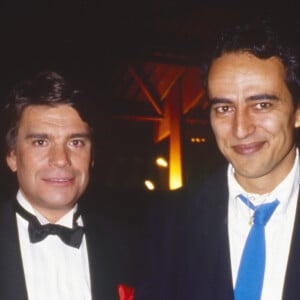 Archives - Guest, Bernard Tapie, Didier Roustan et Michel Hidalgo - Soirée de privatisation de la chaîne TF1 à Paris. Le 15 avril 1987