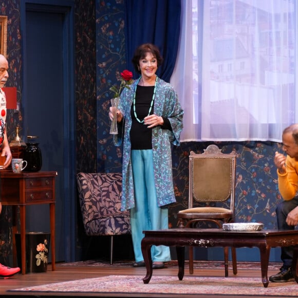 Francis Perrin, Anny Duperey, Corinne Touzet et Pascal Légitimus continuent de se donner la réplique
Francis Perrin, Anny Duperey et Pascal Légitimus sur la scène du Théâtre de Paris pour "Le Duplex". © Lorène Carpentier