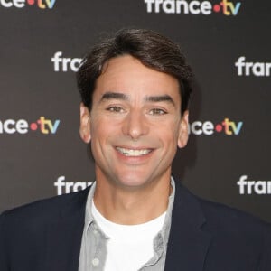 Julian Bugier au photocall de la conférence de presse de rentrée de France Télévisions à Paris, France, le 4 septembre 2024. © Coadic Guirec/Bestimage