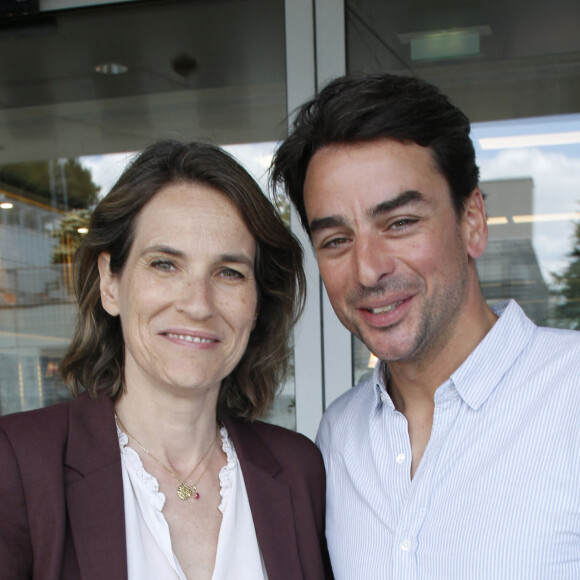 Exclusif - Julian Bugier et sa femme Claire Fournier - Déjeuner dans la loge de France Télévisions lors de la Finale Hommes des Internationaux de France de Tennis de Roland Garros 2024 - Jour 15 à Paris. Le 9 Juin 2024. © Bertrand Rindoff / Bestimage