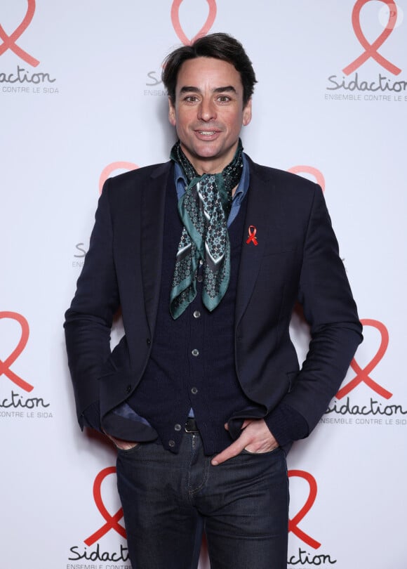 Julian Bugier - Photocall de la soirée de lancement du "Sidaction" au théâtre Edouard VII à Paris le 4 mars 2024. © Denis Guignebourg/Bestimage