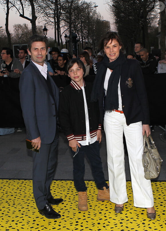 Frédéric Taddeï, Claire Nebout et leur fils Diego - Avant-première du film "Sur la piste du Marsupilami" au Gaumont Marignan à Paris le 26 mars 2012.