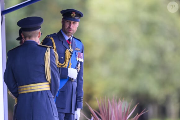 Le prince William a adopté cette nouvelle apparence depuis quelques semaines
Le prince William, prince de Galles, assiste au défilé du souverain au nom de sa majesté le roi d'Angleterre au Royal Air Force College de Cranwell, Royaume Uni © Cover Images via ZUMA Press/Bestimage 