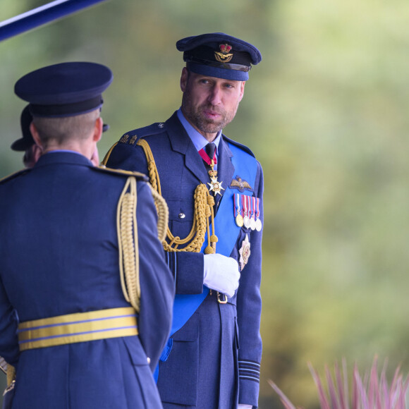 Le prince William a adopté cette nouvelle apparence depuis quelques semaines
Le prince William, prince de Galles, assiste au défilé du souverain au nom de sa majesté le roi d'Angleterre au Royal Air Force College de Cranwell, Royaume Uni © Cover Images via ZUMA Press/Bestimage 