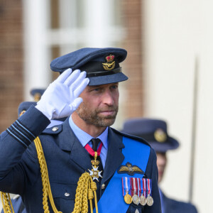 Les réactions au nouveau look du prince sont variées sur les réseaux sociaux 
Le prince William, prince de Galles, assiste au défilé du souverain au nom de sa majesté le roi d'Angleterre au Royal Air Force College de Cranwell, Royaume Uni. © Cover Images via ZUMA Press/Bestimage