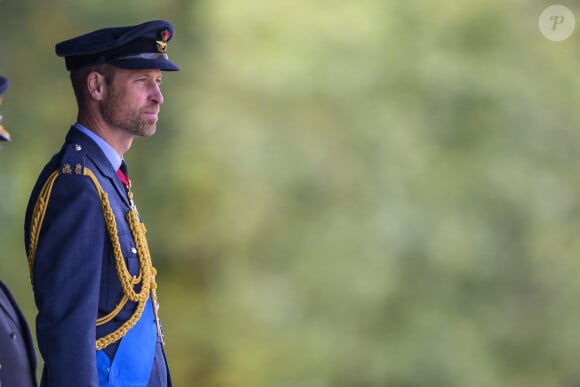 Un nouveau style auquel il commence visiblement à s'habituder !
Le prince William, prince de Galles, assiste au défilé du souverain au nom de sa majesté le roi d'Angleterre au Royal Air Force College de Cranwell, Royaume Uni. © Cover Images via ZUMA Press/Bestimage 