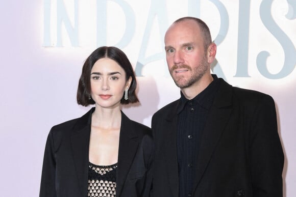 Lily Collins et son mari Charlie McDowell au dîner Emily in Paris à La Samaritaine, à Paris, le 12 septembre 2024.