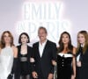 Le casting était bien sûr réuni autour de la jolie Lily Collins qui joue Emily Cooper.
Ashley Park, Lily Collins, Darren Star, Philippine Leroy-Beaulieu et Camille Razat au dîner Emily in Paris à La Samaritaine, à Paris, le 12 septembre 2024.