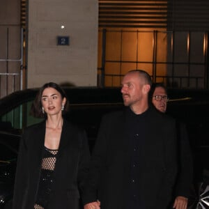 Lily Collins et son mari Charlie McDowell, arrivent à La Samaritaine pour le dîner privé Emily in Paris, le 12/09/24