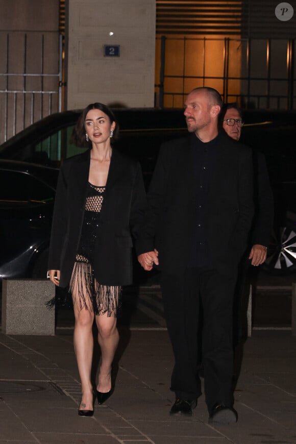 Lily Collins et son mari Charlie McDowell, arrivent à La Samaritaine pour le dîner privé Emily in Paris, le 12/09/24