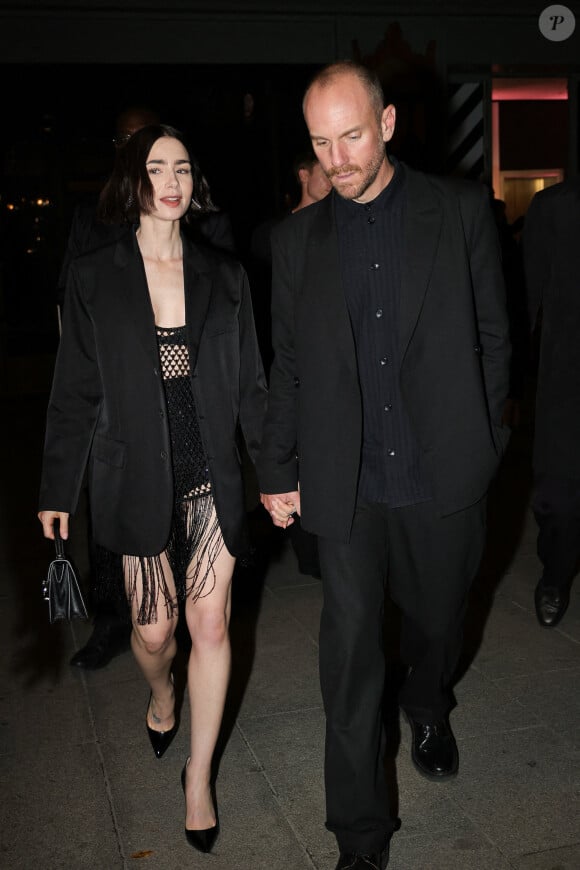 Lily Collins et son mari Charlie McDowell, arrivent à La Samaritaine pour le dîner privé Emily in Paris, le 12/09/24