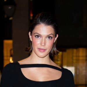 Iris Mittenaere arrive à La Samaritaine pour le dîner privé Emily in Paris, le 12/09/24