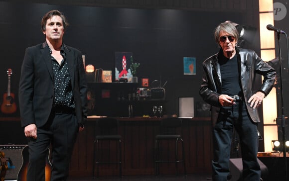 Jacques Dutronc et Thomas Dutronc en showcase de leur tournée "Dutronc & Dutronc" au Centre Evénementiel de Courbevoie le 11 avril 2022. © Coadic Guirec/Bestimage