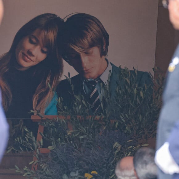 Sortie des obsèques de l'auteure-compositrice-interprète et actrice française Françoise Hardy au crématorium du cimetière du Père-Lachaise à Paris, France, le 20 juin 2024. © Jacovides-Moreau/Bestimage 