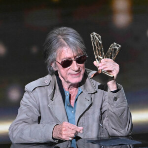 Jacques Dutronc (Victoire d'honneur) et Thomas Dutronc lors de la 37ème cérémonie des Victoires de la musique à la Seine musicale de Boulogne-Billancourt, le 11 février 2022. © Guirec Coadic/Bestimage 