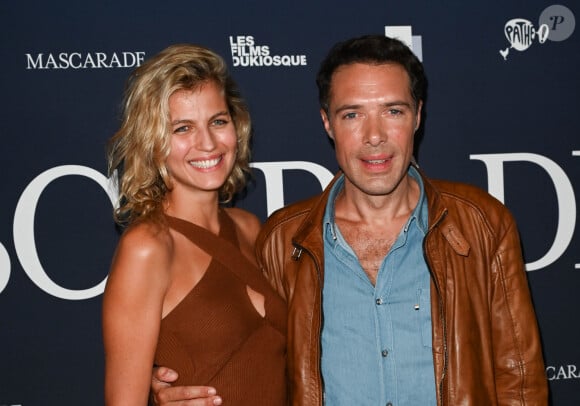 Nicolas Bedos et sa compagne Pauline Desmonts - Avant-première du film "Mascarade" au cinéma Pathé Wepler à Paris. Le 20 octobre 2022 © Coadic Guirec / Bestimage