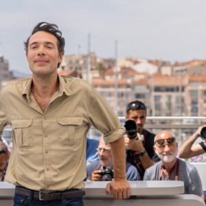 Le réalisateur Nicolas Bedos au photocall de "Mascarade" lors du 75ème Festival International du Film de Cannes, le 28 mai 2022. © Olivier Borde / Bestimage  Celebrities at the photocall of "Masquerade" during the 75th International Cannes Film Festival. May 28th, 2022.