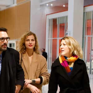 Nicolas Bedos avec Pauline Desmonts et son avocate Julia Minkowski, sort du tribunal correctionnel de Paris où il était convoqué pour agression sexuelle en état d'ivresse sur une jeune femme de 25 ans ; le procès est reporté en septembre 2024. © Christophe Clovis / Bestimage 