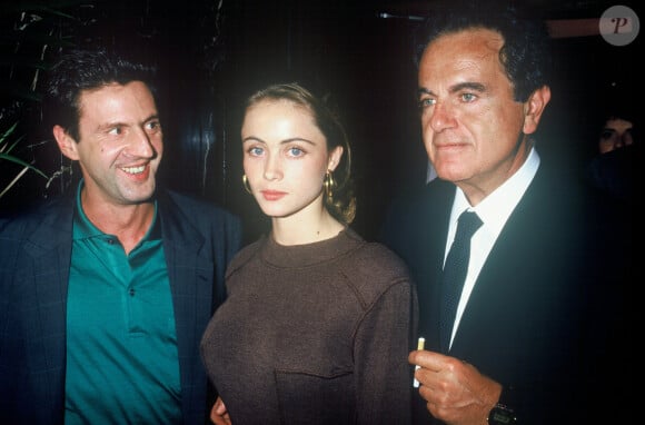 Comme l'a révélé sa fille, il aimait tout contrôler.
Daniel Auteuil, Guy Béart et Emmanuelle Béart en 1986.