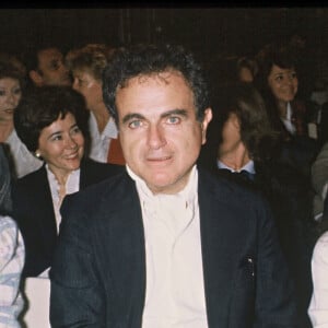 Il avait fait venir le producteur Gérard Lebovici pour un dîner, en lui affirmant que je serais comédienne alors que je n'en avais aucune envie. 

Guy Béart, Eve Béart et Emmanuelle Béart en 1982