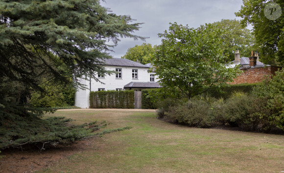 La reine Elisabeth II d'Angleterre ouvre au public les jardins de Frogmore House dans le cadre de l'événement caritatif "National Garden Scheme" au château de Windsor, le 30 août 2022. 