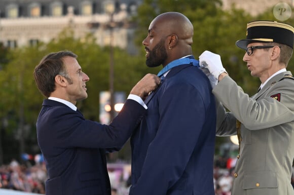 Emmanuel Macron, président de la République Française, Teddy Riner - La "Parade des Champions" des Jeux Olympiques et Paralympiques de Paris2024, sur les Champs-Elysées. Paris, le 14 septembre 2024. © Eric Tschaen/Pool/Bestimage 