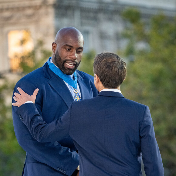 Teddy Riner, qui a été élevé au rang de commandeur de l ordre national du mérite ave Emmanuel Macron, président de la République, lors de la remise des décorations aux athlètes médailles aux Jeux Olympiques et Paralympiques de Paris2024. © Eric Tschaen/Pool/Bestimage 