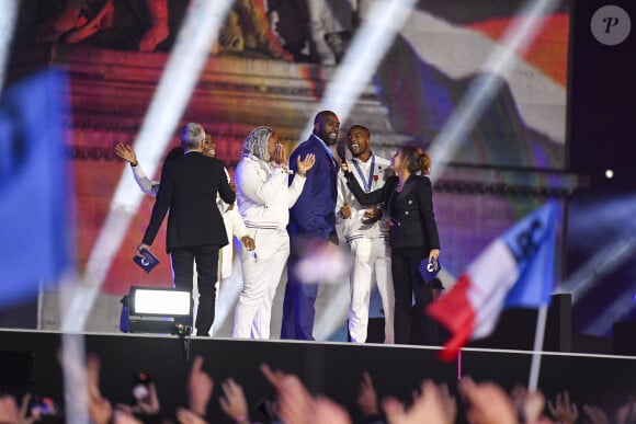 Exclusif - Teddy Riner, les présentateurs Léa Salamé et Nagui - Personnalités sur le plateau de l'émission "Paris 2024 : merci! La grande soirée événement" sur les Champs-Elysées à Paris, à l'occasion des Jeux Olympiques et Paralympiques Paris 2024, diffusée en direct sur France 2, le 14 septembre 2024 © Perusseau-Ramsamy / Bestimage  Exclusive - No Web No Blog pour Belgique et Suisse 