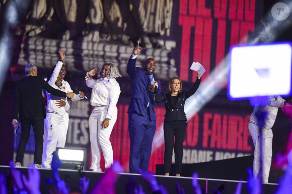 Exclusif - Teddy Riner, les présentateurs Léa Salamé et Nagui - Personnalités sur le plateau de l'émission "Paris 2024 : merci! La grande soirée événement" sur les Champs-Elysées à Paris, à l'occasion des Jeux Olympiques et Paralympiques Paris 2024, diffusée en direct sur France 2, le 14 septembre 2024 © Perusseau-Ramsamy / Bestimage  Exclusive - No Web No Blog pour Belgique et Suisse 