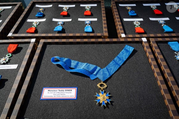 Decoration de Teddy Riner © Eric Tschaen/Pool/Bestimage  The "Parade of Champions" of the Paris2024 Olympic and Paralympic Games, on the Champs-Elysées. Paris, September 14, 2024. 