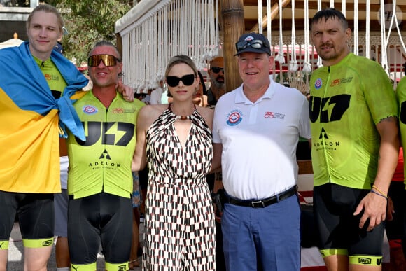 Le prince Albert II de Monaco et son épouse la princesse Charlene, accompagné de Sir Philip Green, principal sponsor de l'événement, ont assisté à l'arrivée de la seconde édition de la course en relais intitulée The Crossing : Calvi – Monaco Water Bike Challenge sur la plage du Larvotto à Monaco, le 7 septembre 2024. © Bruno Bebert/Bestimage