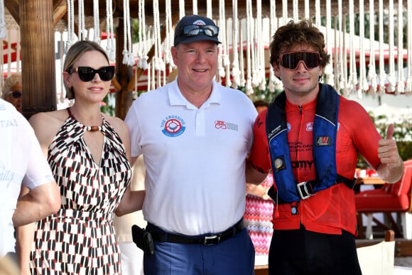 Le prince Albert II de Monaco et son épouse la princesse Charlene, accompagné de Sir Philip Green, principal sponsor de l'événement, ont assisté à l'arrivée de la seconde édition de la course en relais intitulée The Crossing : Calvi – Monaco Water Bike Challenge sur la plage du Larvotto à Monaco, le 7 septembre 2024. © Bruno Bebert/Bestimage