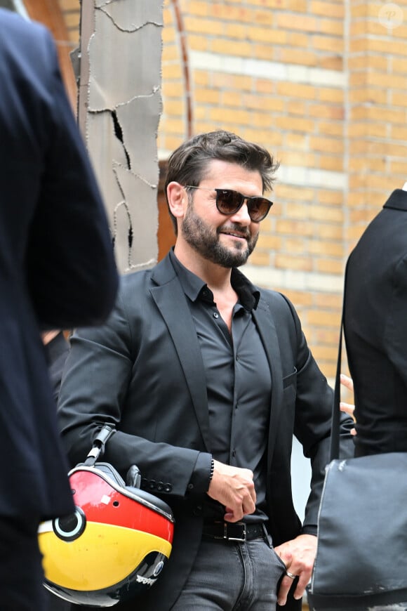 L'homme qui s'appelle Rémi trouve l'ancien animateur de 50'inside "inssuportable" et le décrit comme une "caricature gay"
Christophe Beaugrand - Sorties des obsèques de Nonce Paolini en l'église Saint-Honoré-d'Eylau, 66 bis, avenue Raymond-Poincaré à Paris, France, le 23 juillet 2024.