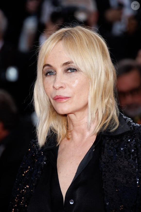 Emmanuelle Béart - Montée des marches du film " La plus précieuse des marchandises " lors du 77ème Festival International du Film de Cannes, au Palais des Festivals à Cannes. Le 24 mai 2024 © Jacovides-Moreau / Bestimage 