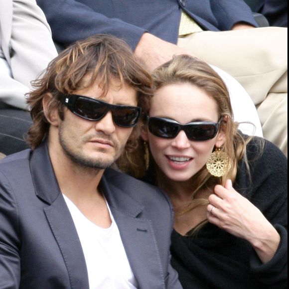 Ce qu'elle ne voulait pas est devenue comme une "évidence"
Bixente Lizarazu et Claire Keim à Roland Garros en 2009.