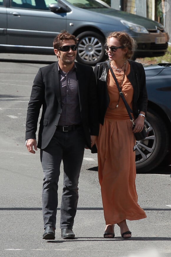 Bixente Lizarazu et Claire Keim - Mariage religieux de Pascal Obispo et Julie Hantson en l'église Notre-Dame-des-Flots au Cap-Ferret le 19 septembre 2015