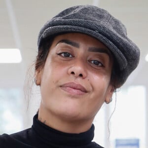 Exclusif - La chanteuse française Amel Bent lors de la lecture de la dictée ELA, avec le texte "Un monde sans frontières" de Sabyl Ghoussoub, prix Goncourt des Lycéens 2022 pour le lancement de la 20ème édition de la campagne "Mets tes baskets et bats la maladie" en soutien à l'Association Européenne de Leucodystrophie (ELA) à l'école Commandant Charcot à Neuilly-sur-Seine, France, le 16 octobre 2023. © Christophe Clovis/Bestimage 