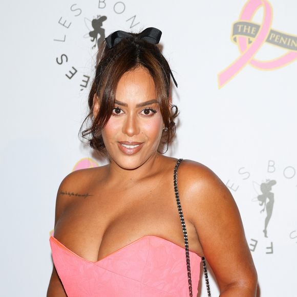 Amel Bent - Photocall du 4ème gala de charité de l'association "Les Bonnes Fées" à l'occasion de la campagne mondiale "Octobre Rose" à l'hôtel Peninsula, Paris le 5 octobre 2023. © Coadic Guirec/Bestimage