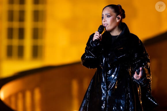 Exclusif - Amel Bent - Enregistrement de l'émission "La grande soirée du 31 à Fontainebleau" au Château de Fontainebleau, diffusée le 31 décembre sur France 2 © Tiziano Da Silva-Cyril Moreau / Bestimage