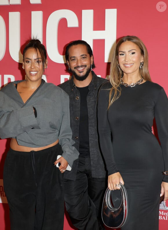 Une apparition surprise !
Amel Bent, Slimane et Vitaa au photocall du "concerto pour la paix" de Omar Harfouch au Théâtre des Champs-Elysées à Paris le 18 septembre 2024. © Coadic Guirec / Bestimage 