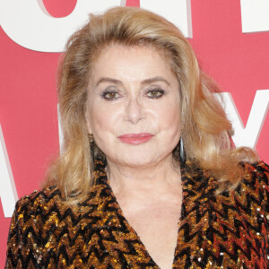 Catherine Deneuve au photocall du "concerto pour la paix" de Omar Harfouch au Théâtre des Champs-Elysées à Paris le 18 septembre 2024. © Coadic Guirec / Bestimage 