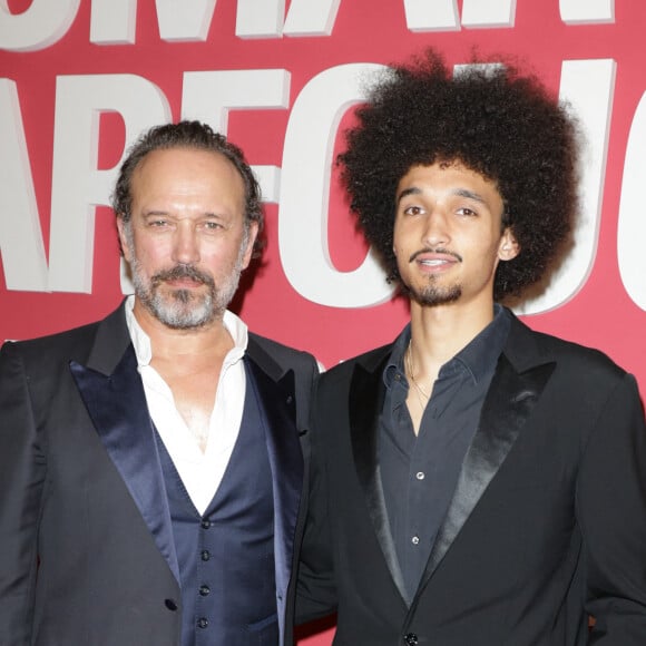 Vincent Perez et son fils Pablo au photocall du "concerto pour la paix" de Omar Harfouch au Théâtre des Champs-Elysées à Paris le 18 septembre 2024. © Coadic Guirec / Bestimage 