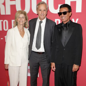 Bernard de La Villardière avec sa femme Anne et Omar Harfouch au photocall du "concerto pour la paix" de Omar Harfouch au Théâtre des Champs-Elysées à Paris le 18 septembre 2024. © Coadic Guirec / Bestimage 