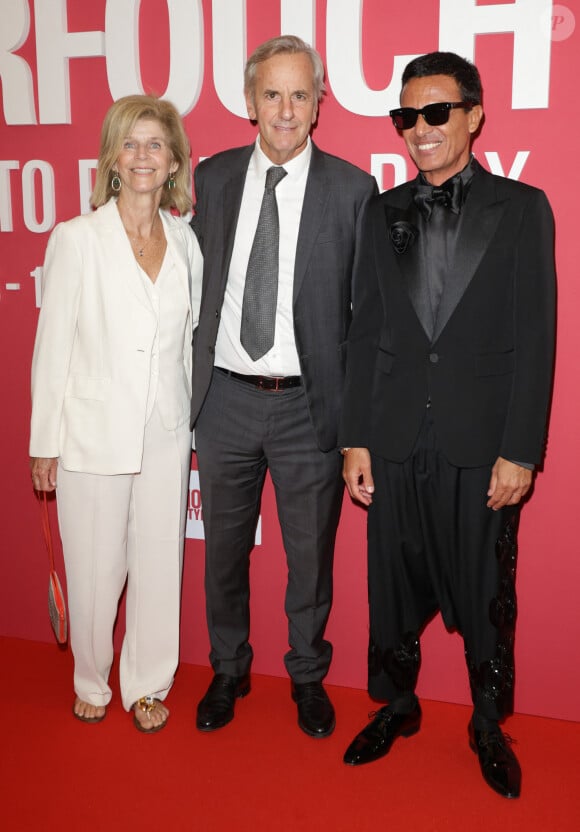 Bernard de La Villardière avec sa femme Anne et Omar Harfouch au photocall du "concerto pour la paix" de Omar Harfouch au Théâtre des Champs-Elysées à Paris le 18 septembre 2024. © Coadic Guirec / Bestimage 