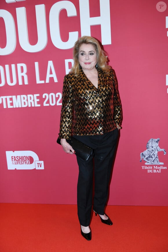 Le Concerto pour la paix, organisé par Omar Harfouch, a été salué pour son engagement en faveur de la paix à travers la musique
Catherine Deneuve au photocall du "concerto pour la paix" de Omar Harfouch au Théâtre des Champs-Elysées à Paris le 18 septembre 2024. © Rachid Bellak / Bestimage 