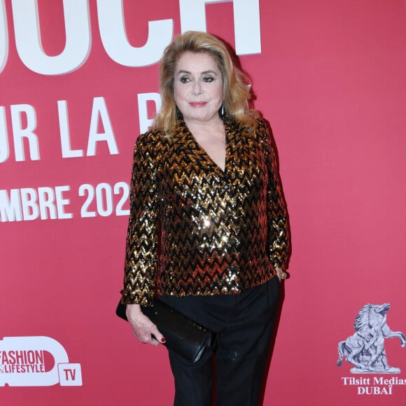 Le Concerto pour la paix, organisé par Omar Harfouch, a été salué pour son engagement en faveur de la paix à travers la musique
Catherine Deneuve au photocall du "concerto pour la paix" de Omar Harfouch au Théâtre des Champs-Elysées à Paris le 18 septembre 2024. © Rachid Bellak / Bestimage 