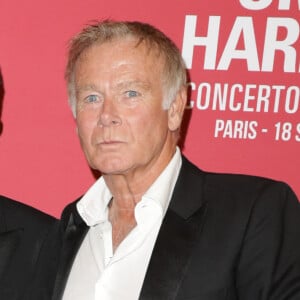 Danièle Dubosc, Omar Harfouch et Franck Dubosc au photocall du "concerto pour la paix" de Omar Harfouch au Théâtre des Champs-Elysées à Paris le 18 septembre 2024. © Coadic Guirec / Bestimage 