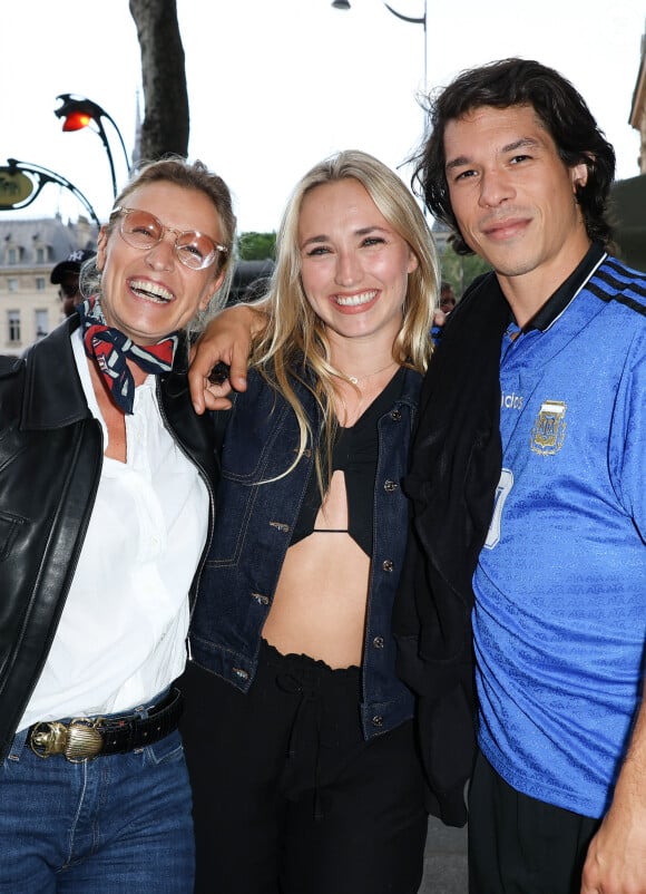 Alexandra Lamy, Chloé Jouannet et son compagnon Sandor Funtek - Avant-première du film "Nouveau Monde" au Cinéma Espace Saint-Michel à Paris le 19 juin 2024. © Coadic Guirec/Bestimage