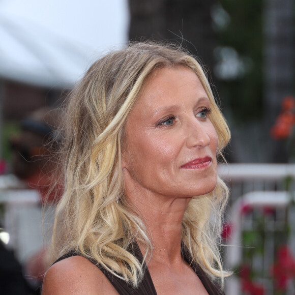 Un avis sur lequel Alexandra Lamy l'a rejoint comme elle l'a fait savoir sur X (ancien Twitter) : "Merci de dire qu'effectivement, aucune classe politique ne dénonce ces atrocités. Honteux." 
Alexandra Lamy - Montée des marches du film " Le deuxième acte " pour la cérémonie d'ouverture du 77ème Festival International du Film de Cannes, au Palais des Festivals à Cannes. Le 14 mai 2024